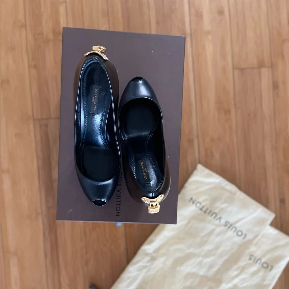 AUTHENTIC Louis Vuitton locket pumps high heels ☀️ - Picture 13 of 17